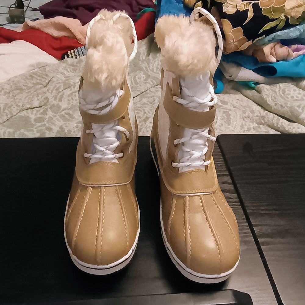 White and Tan Quilted Winter Boots - Picture 5 of 5